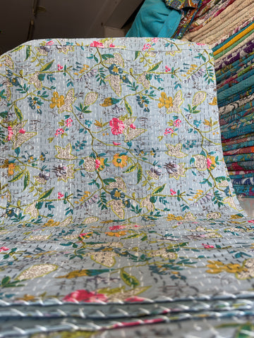 Farmhouse Style Kantha Quilt – Vintage Print Throw